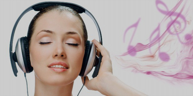 6945165 girl listening music wallpaper