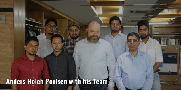 anders holch povlsen with his team