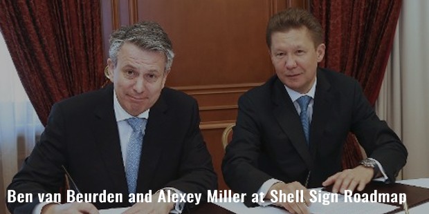 ben van beurden and alexey miller at shell sign roadmap