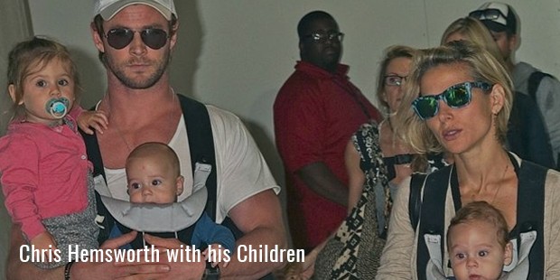 chris hemsworth with his children