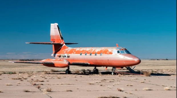 elvis  private jet