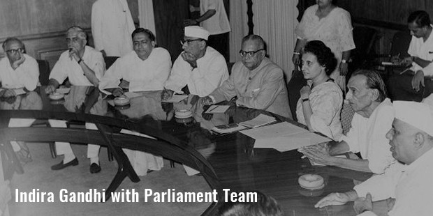 indira gandhi with parliament team