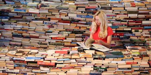 signs youre addicted reading 600x300