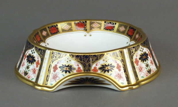 the royal crown derby “imari” pet bowl