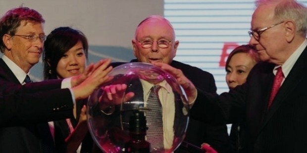 charles munger bill gates and warren buffett look into a crystal ball