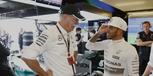 dieter zetsche  lewis hamilton