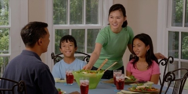 family eating at the table 619142