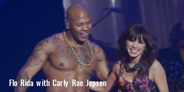 flo rida puts his arm around a terrified carly rae jepsen