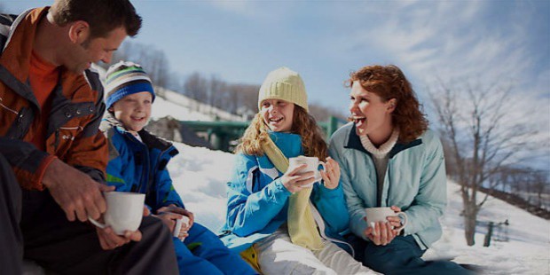 hero boyne winter family drinking coco 01