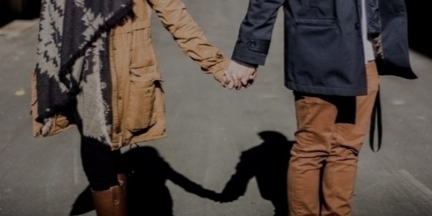 holding hands 1031665