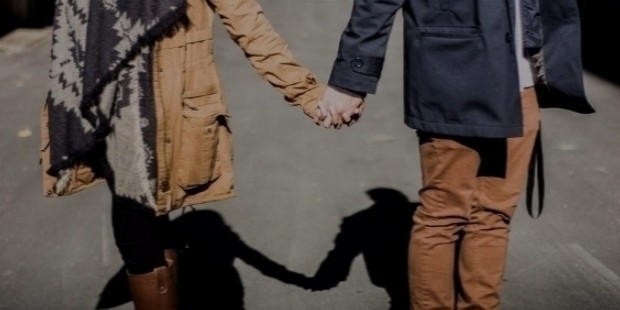 holding hands 1031665