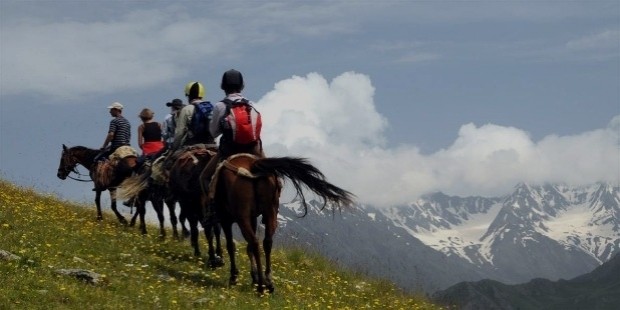 horse trekking in kyrgyzstan