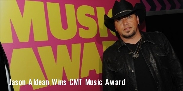 jason aldean wins 2012 cmt music award