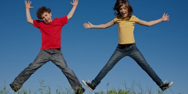 kids jumping and playing outside 940x600