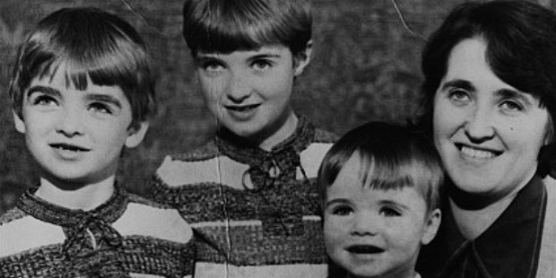 peggy gallagher with her sons noel, paul and liam in the mid 1970