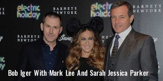 sarah jessica parker looked more than comfortable in the company of barneys new york ceo mark lee,  left  and the walt disney company chairman and ceo bob iger