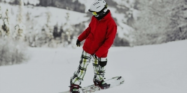  Skiing