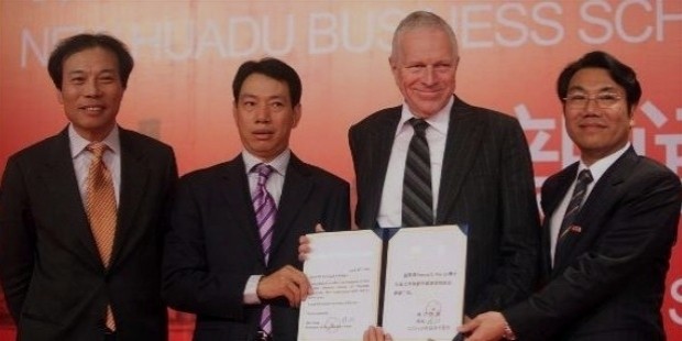 tang jun  l ,  chen fashu  2nd from l , , present the letter of appointment to edmund s