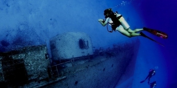 wreck diving