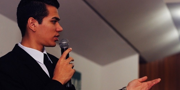 20 Crucial Tips to Become a Better Speaker