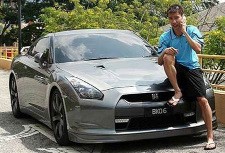 Lee on His Nissan GT-R