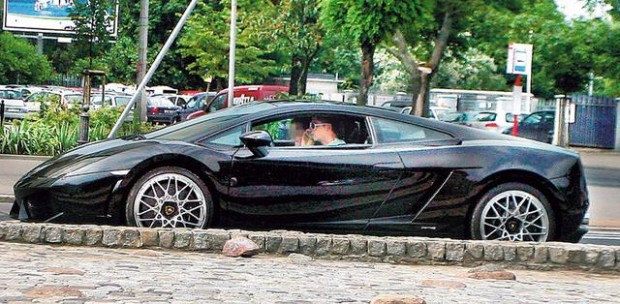 Robert Lewandowski in his Lamborghini Gallardo