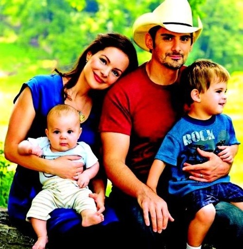 Brad Paisley with his lovely wife Kimberly and their Kids Huck & Jasper