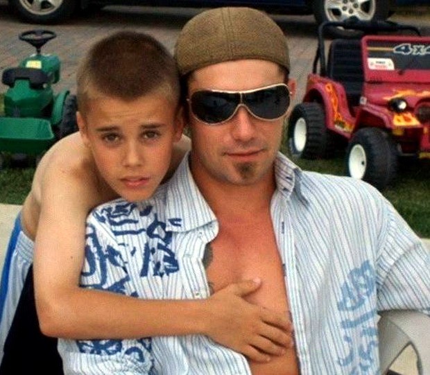 Justin with His Father Jeremy Bieber in His Childhood
