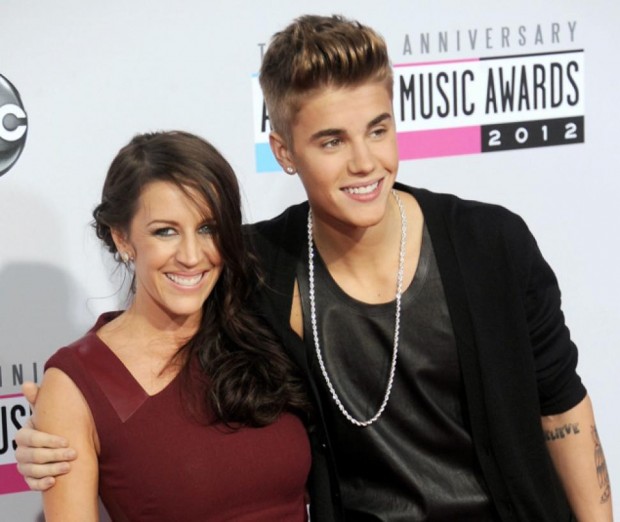 Justin Bieber with His Mother Pattie Mallette at AMA 2012