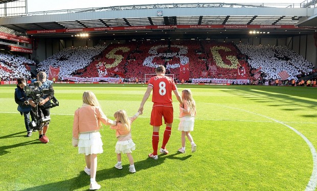 Steven Gerrard with his daughters during his final game