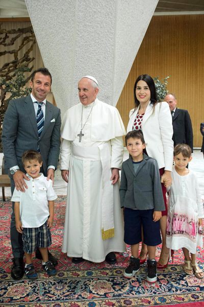 Del Piero's family with Pope Francis