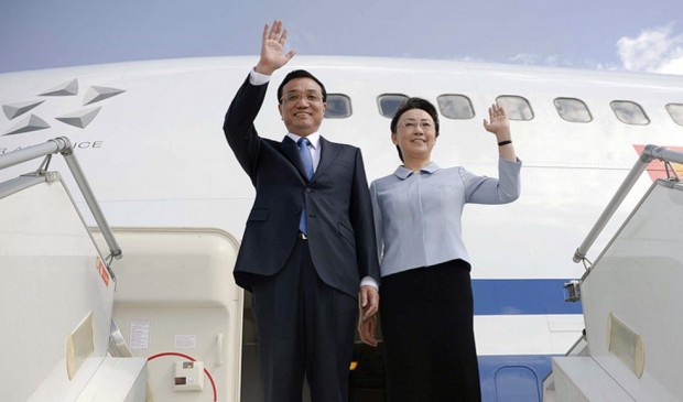 Li Keqiang With His wife Cheng Hong arrive in Ethiopia