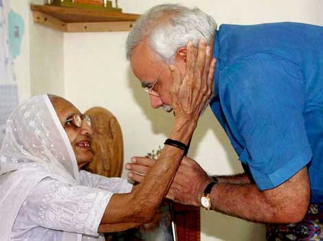 Narendra Modi taking Blessing From His Mother