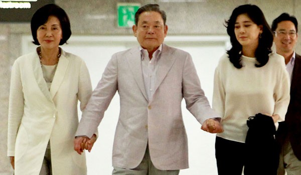Lee Kun-Hee with Wife and Daughter
