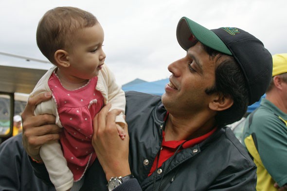 Hicham El Guerrouj with his kid