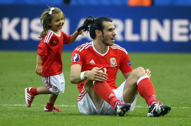 Alba Violet making fun of her dad Gareth Bale