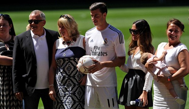 Gareth Bale along with his family