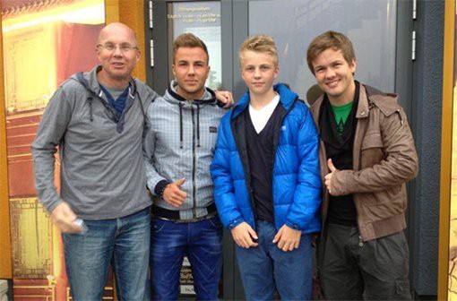 Mario Götze with his father and brothers