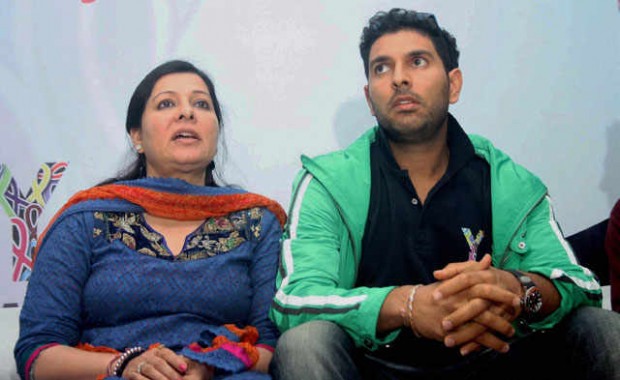Yuvraj Singh With his mother