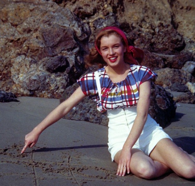 Monroe Marilyn with Brown Hair