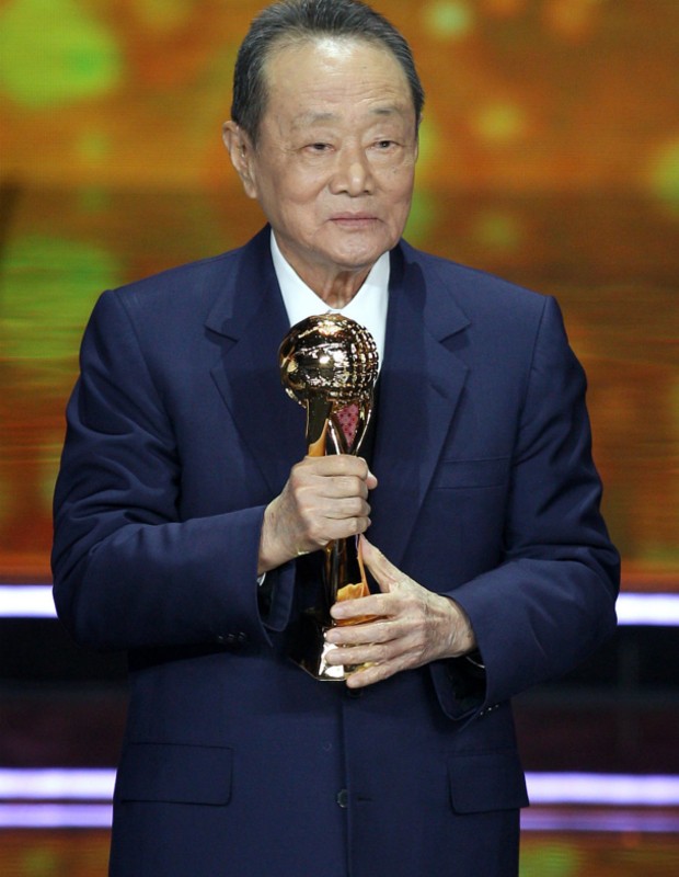 Robert Kuok with China Econonmic Person of The Year Award