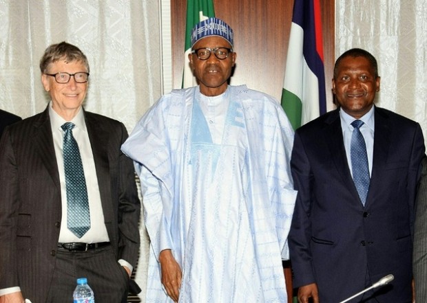 Nigerian President Mohammadu Buhari poses with Bill Gates and Aliko Dangote