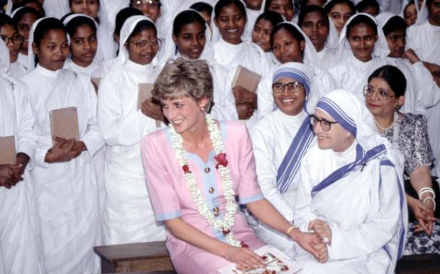 Princess Diana with nuns of Mother Teresa's order during her tour of India