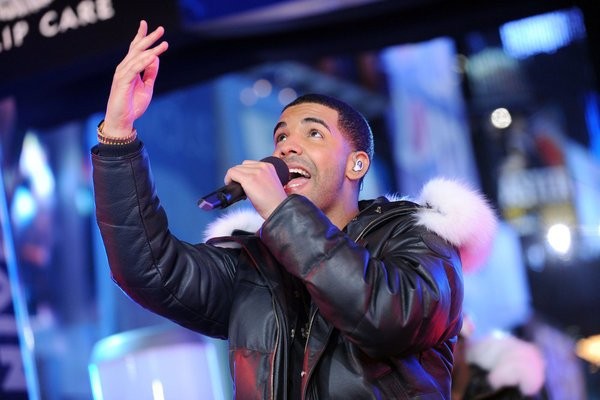 Drake singing at NBC's New Year's Eve