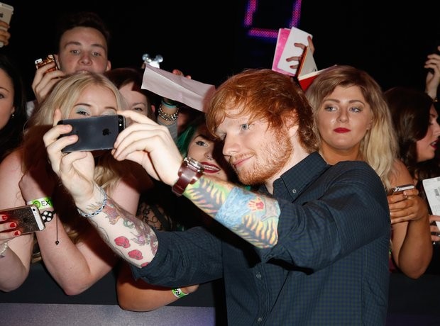 Ed posing a selfie for fans at MTV Awards