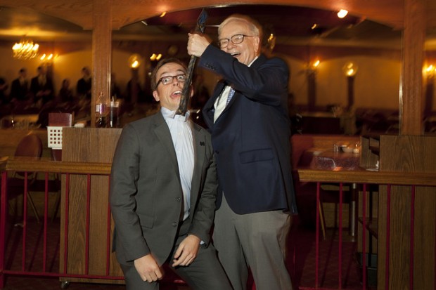 Warren Buffet's Funny photo shoot with business students
