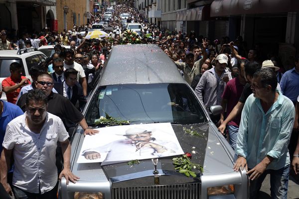 Huge Number of Joan's Fans attended for his funeral
