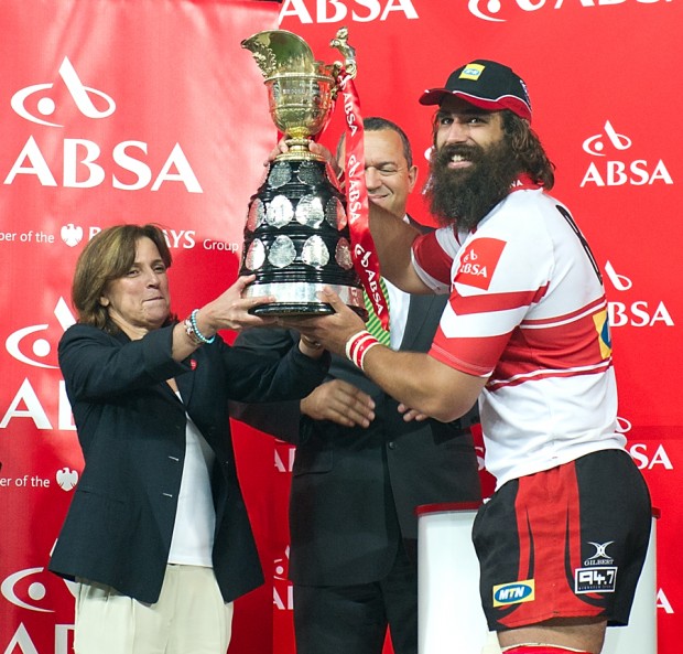 Golden Lions Captain Joshua Strauss received the ABSA Currie Cup trophy from Maria Ramos CEO of ABSA