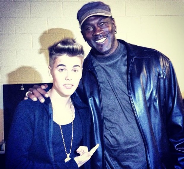Justin Bieber poses with Michael Jordan