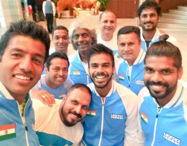 Paes with teammates for Davis Cup